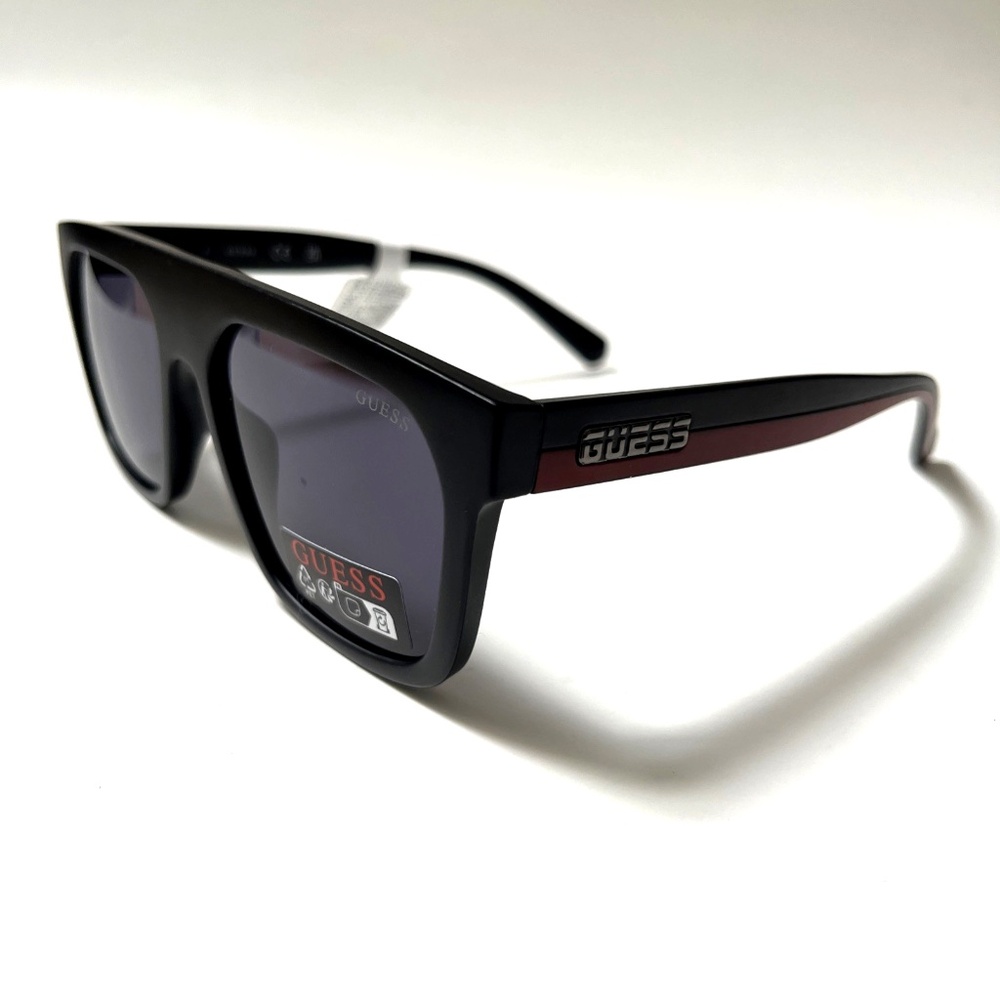 NWT GUESS Square Sunglasses Black Classic Red Stripe GO00068